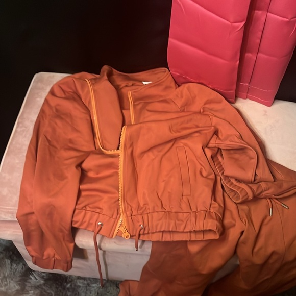 RIVIR medium sienna colored travel suit - Picture 2 of 3